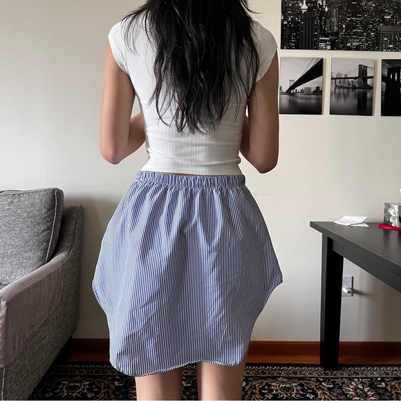 Blue and white pinstripe mini skirt with buttons - Picture 3 of 3